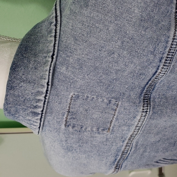 HOLLISTER light wash denim jacket - Picture 3 of 15